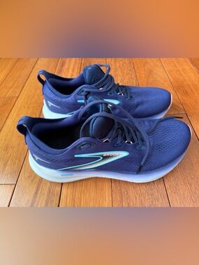 Brooks Women's purple and Teal Athletic Running Shoes ladies size 11